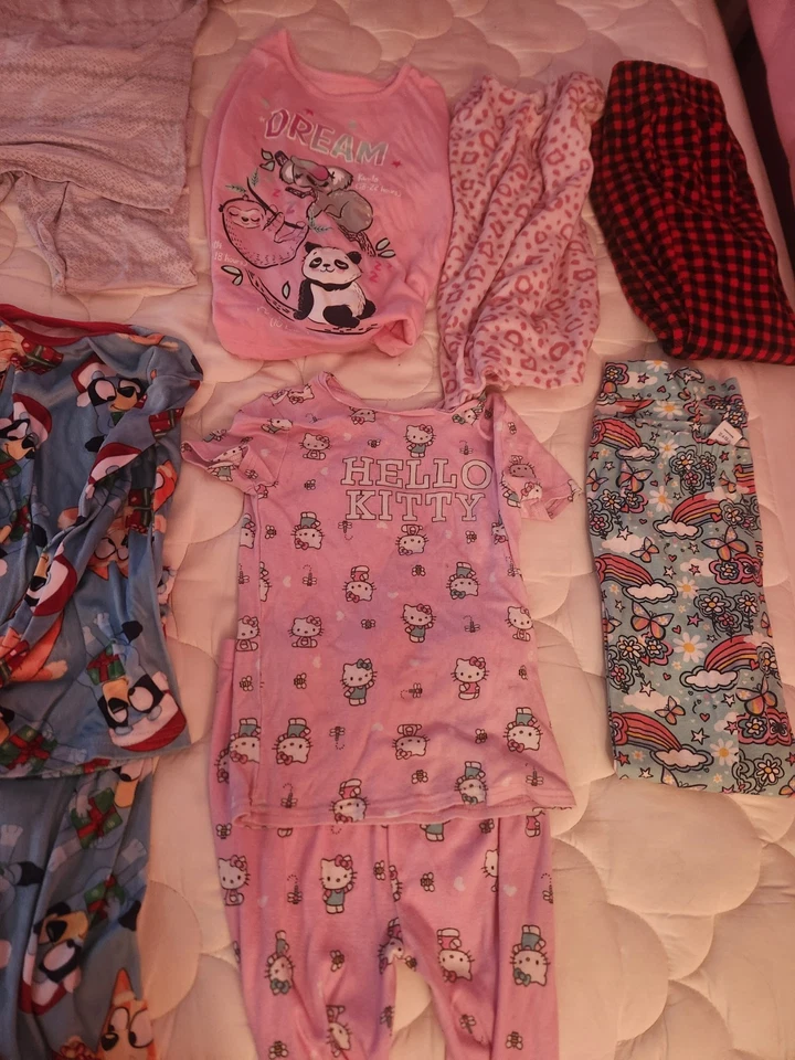 Girls Pajama Set Lot Size 7/8 Christmas Valentines Spring - Image 4 of 4