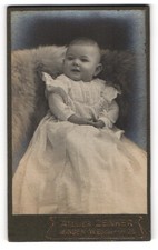 Photography studio Zenker, Minden, Bäckerstr. 25, cute little girl bl 