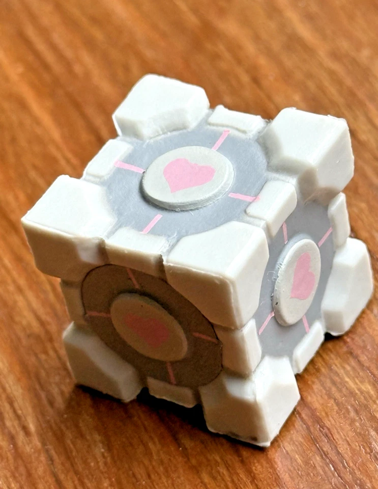 Portal Video Games 3D Pocket Companion Cube Approx 1" Pink Heart - Image 2 of 3