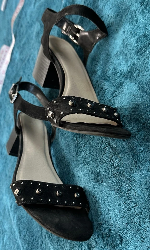 Sandálias Simply Vera, By Vera Wang salto cravejado preto tamanho 9.5 - Imagem 3 de 4