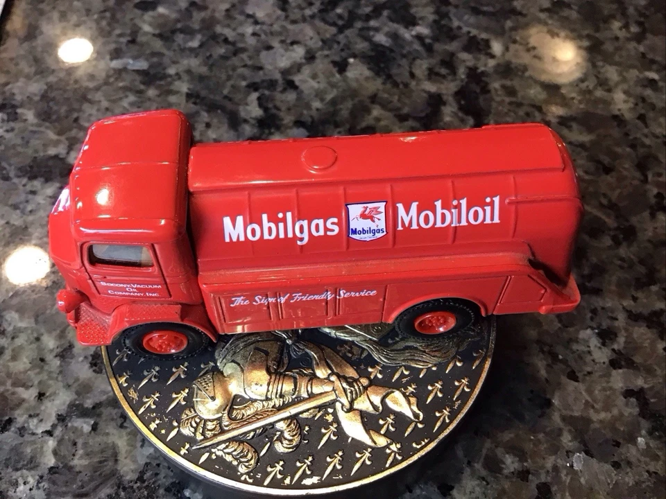 American Highway Legends AHL Mobil Gas Tanker Truck 1:64 Diecast SOCONY VACUUM - Image 4 of 4
