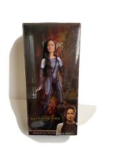 Katniss Barbie! Love <3  Jogos vorazes, Barbie, Collor