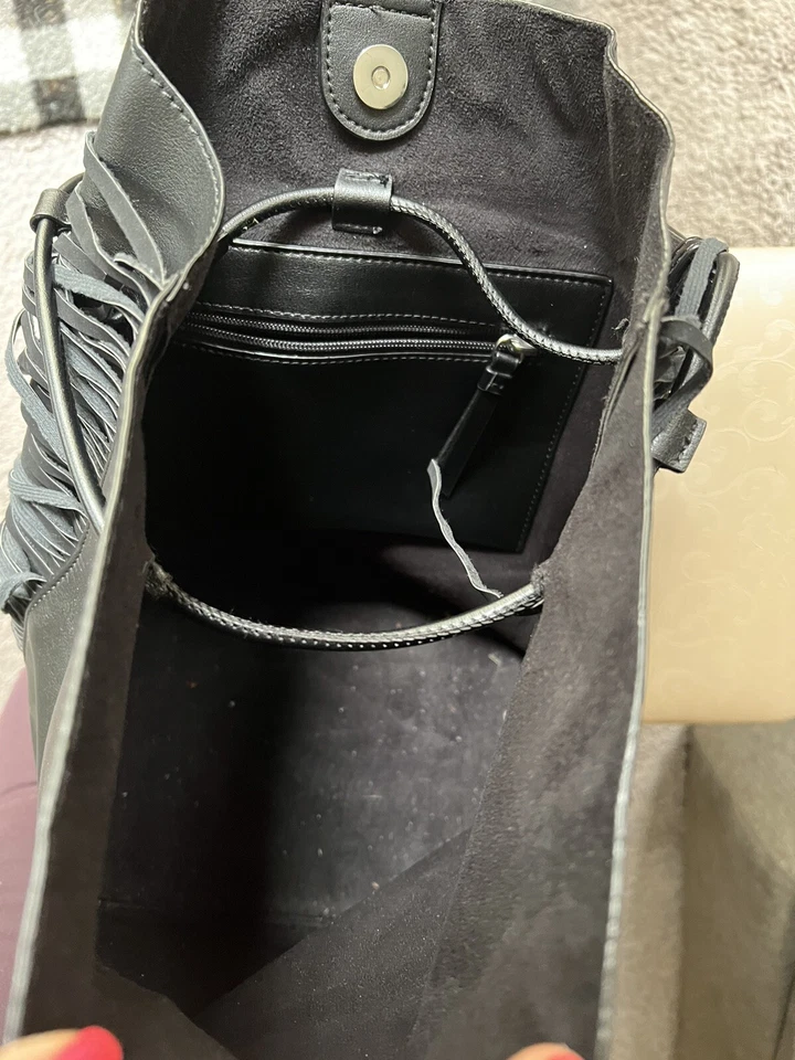 Bolso cubo NINE WEST NEGRO FLECOS para mujer con cordón usado en excelente estado Foto 3 de 3