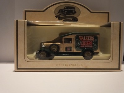 LLEDO LP18 028 1936 PACKARD VAN - WALKERS CHIPS #15-1