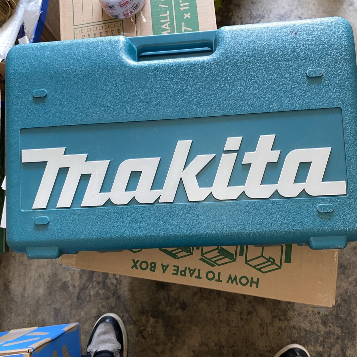 Makita ML180 18V Pivoting Flashlight - 4-Position Head (0-110°), Uses Makita 18V LXT Batteries