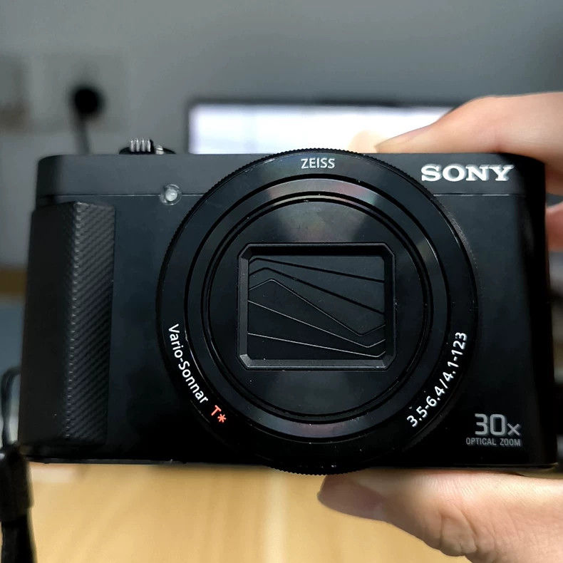 Sony Cyber-shot DSC-HX90V 18.2MP Digital Camera 30X zoom English Battery,SD card