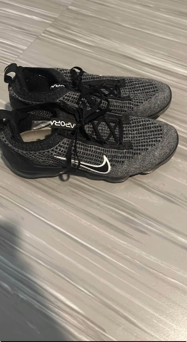 Size 12 - Nike‎ Air Vapormax 2021 Flyknit Oreo $_12.JPG?set_id=880000500F main image 4