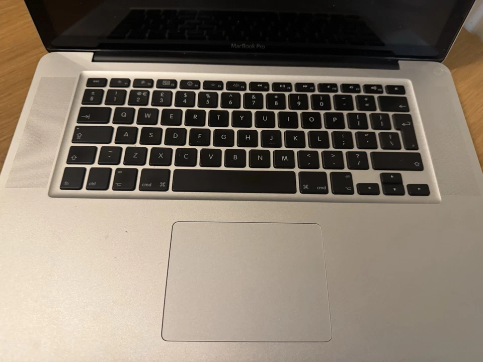 Apple Macbook Pro 15" 2.4GHz ic2 Duo, Nvidia GeForce 9600M, 250gb ssd - Image 3 of 4