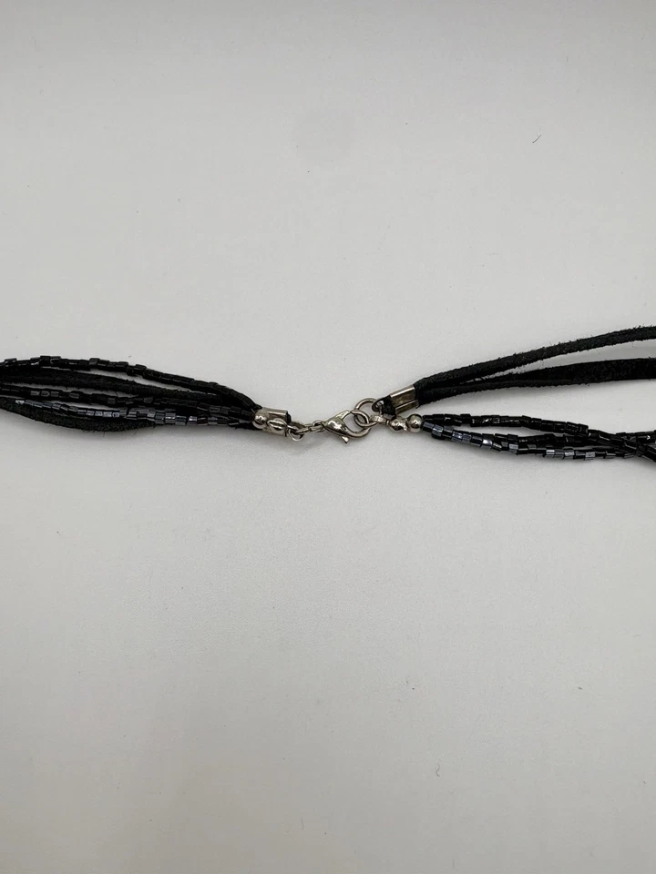 Collar Borla Lariat con Cuentas Negras en Forma de Y Cierre de Palanca Cordón Largo Foto 3 de 3