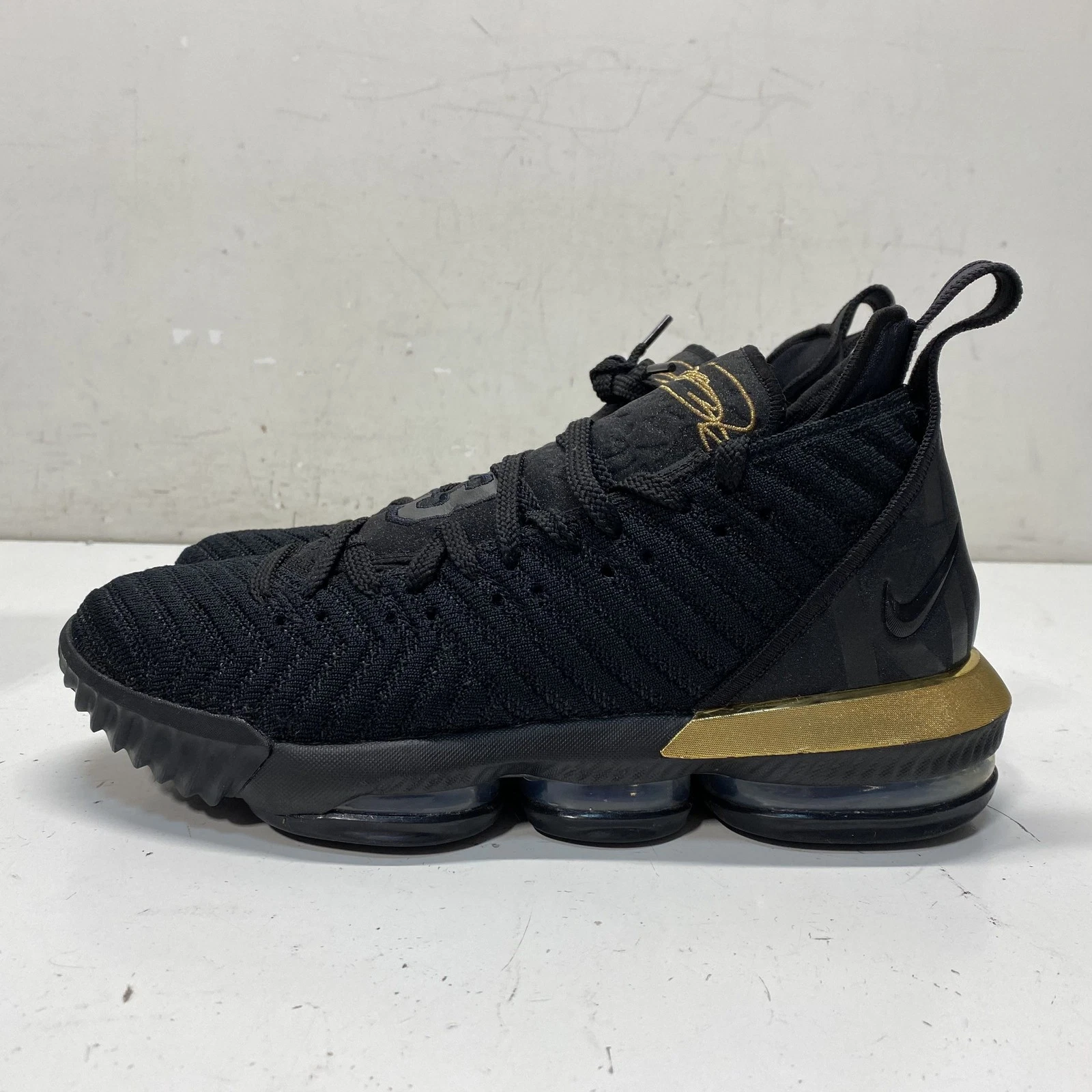 Nike LeBron 16 Black/Gold Solid Athletic Shoe Men Size 8.5