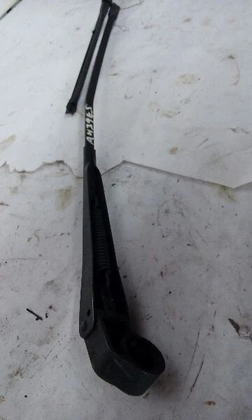 92 GMC S15 Jimmy 4 Door Left Driver Wiper Arm - Image 4 of 4