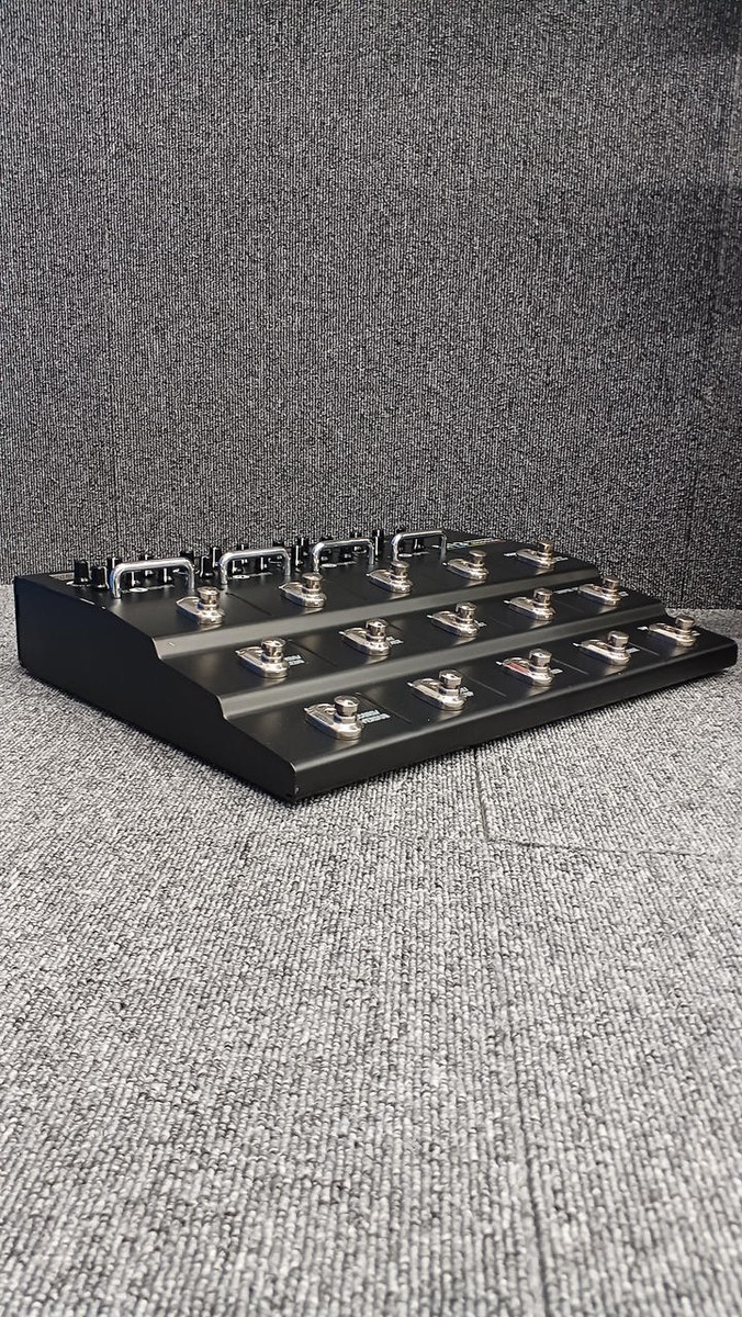 LINE6 - M13 Stompbox Modeler | Guitar Effects Pedal in Good