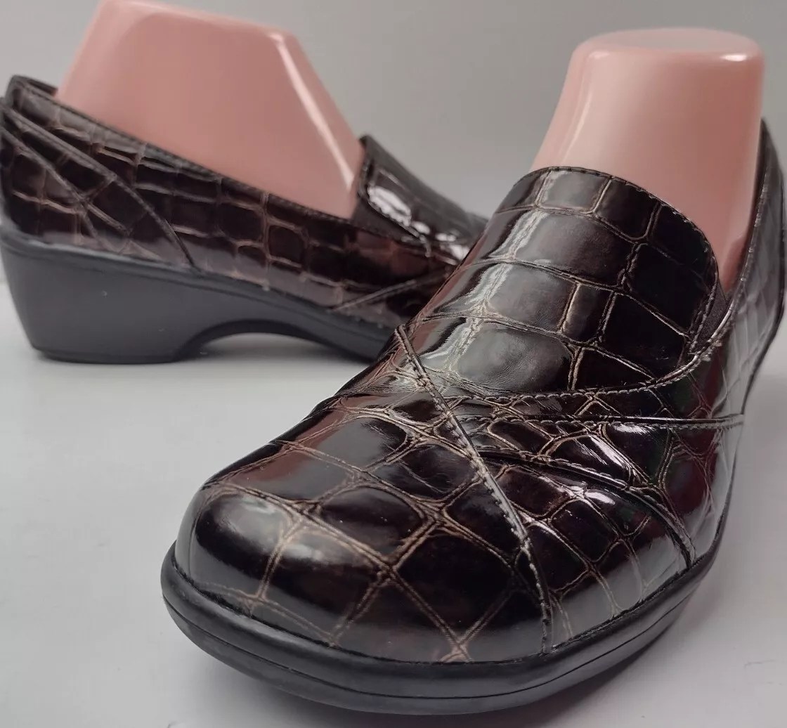 Clarks Bendables Womens Size 8 MAY POPPY Brown Croc Embossed Slip