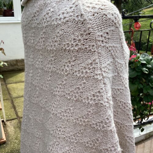knitted poncho women Absolutely Gorgeous On Beautiful Condition xL - Picture 17 of 24