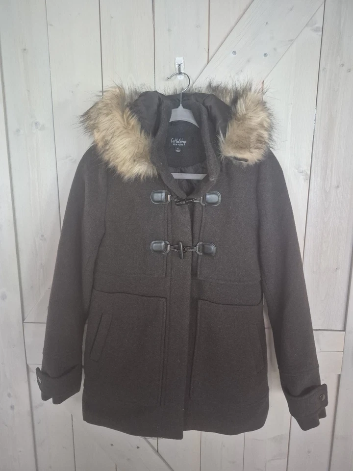 Chaqueta pequeña marrón Stitch Fix Coffee Shop New York con capucha extraíble de piel Foto 2 de 4