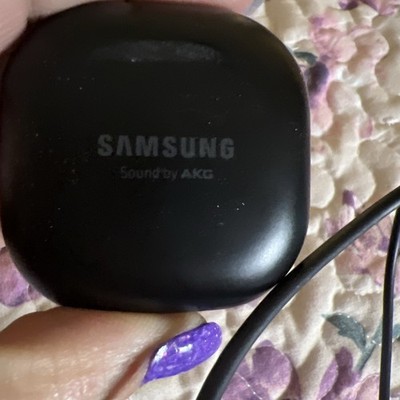 Samsung Sound by AKG Earbuds Black. Preowned. With Case.