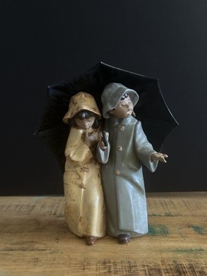 Lladro Vintage Under The Rain
