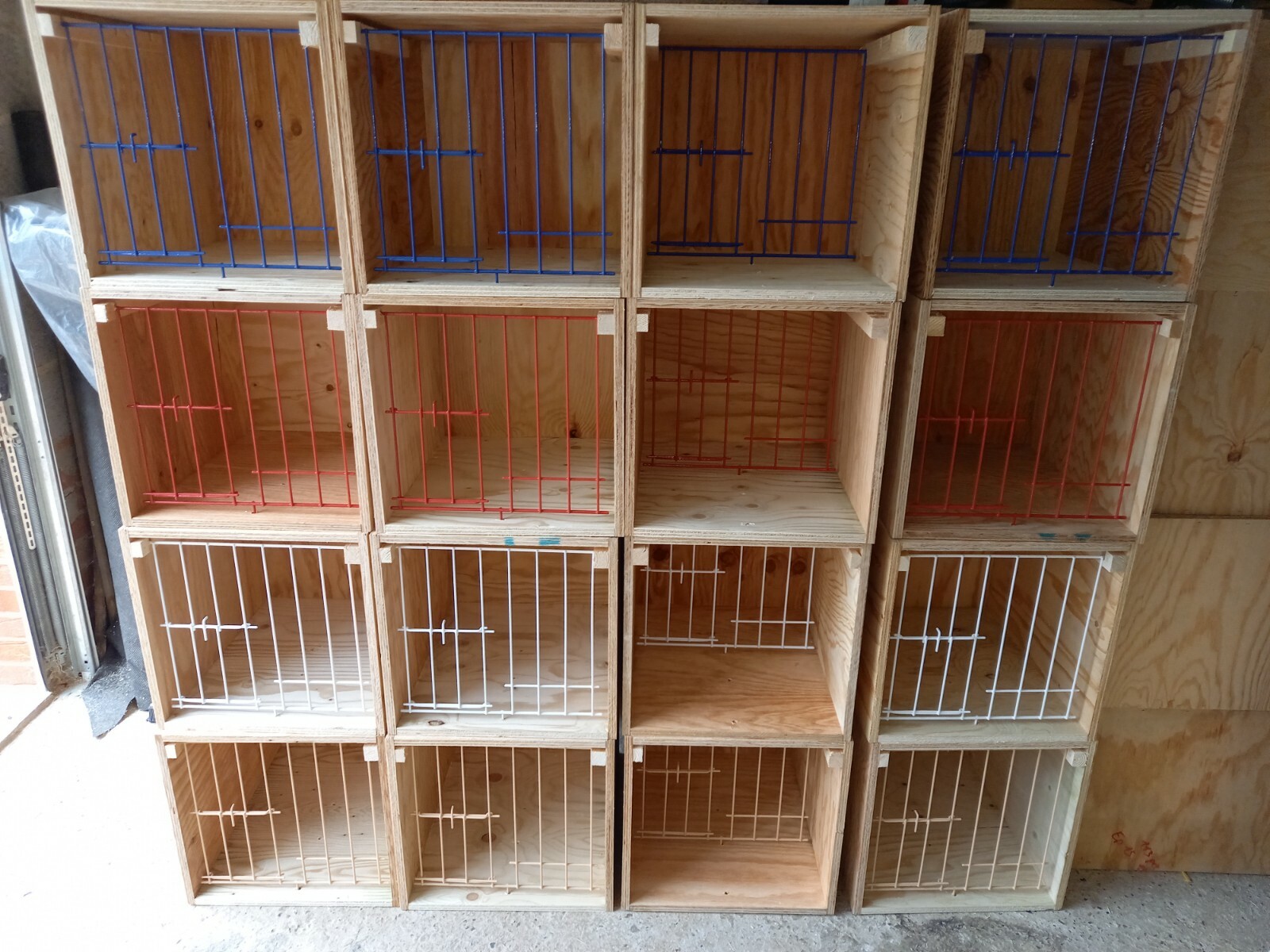 Casier a pigeon voyageur de type allemand 16 cases haute finition bois massif