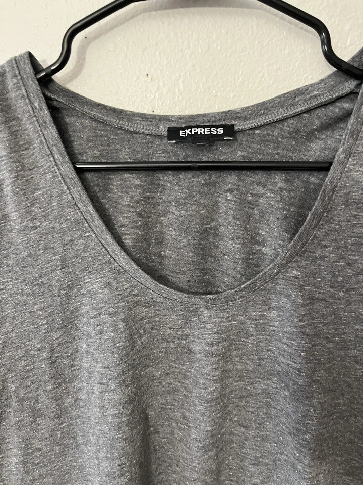 Camisa informal Express para mujer adulta gris medio liso cuello redondo Foto 2 de 4