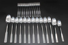 25 PCS INTERNATIONAL COLONIAL SCROLL STAINLESS STEEL FLATWARE
