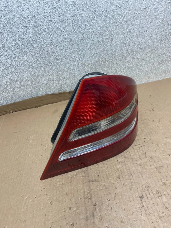 Luz trasera pasajero derecho mercedes-benz c230 c240 w203 2001-2004 clase c u8695 Foto 3 de 4
