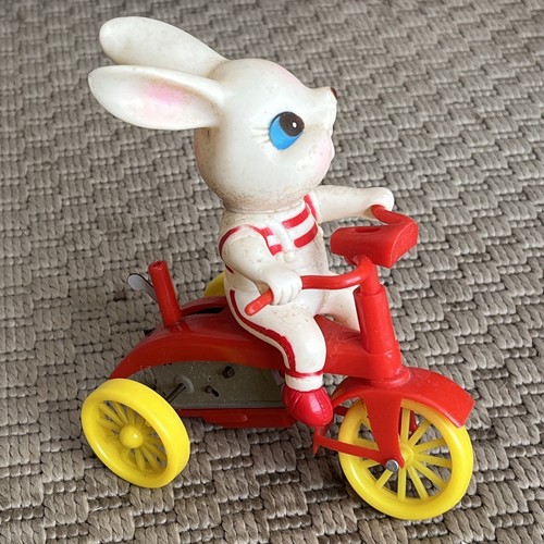 Triciclo coniglietto pasquale vintage bici avvolgibile giocattolo plastica Giappone non funzionante - Foto 4 di 8
