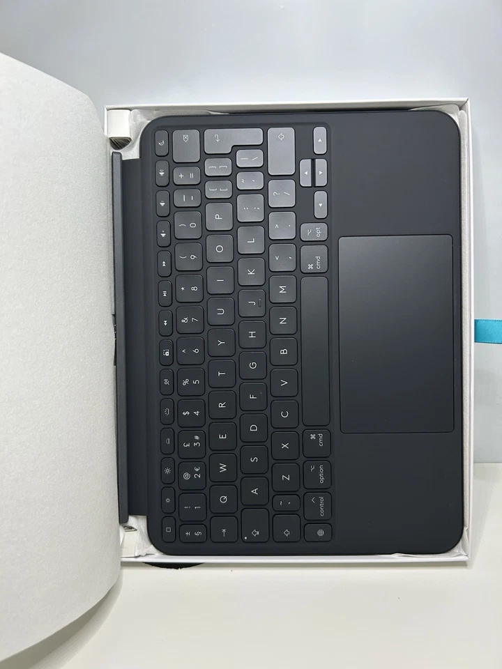 Logitech Combo Touch Keyboard Case - Apple iPad Pro 11 Inch (M4) - Image 3 of 3