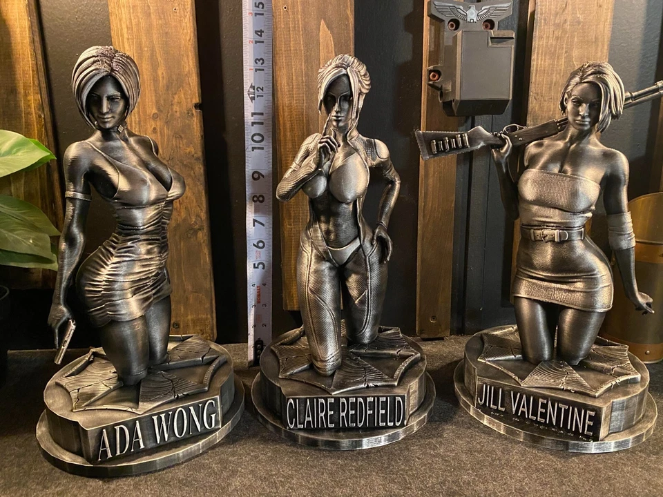 Resident Evil Collection Set 13inches Tall - Image 4 of 4