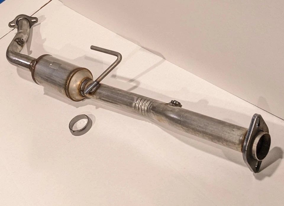 1995 1996 1997 Ford Ranger 2.3L L4 Catalytic Converter - Image 3 of 4