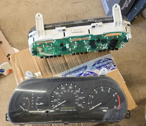 1997 1998 1999 2000 2001 CAMRY SPEEDOMETER INSTRUMENT CLUSTER GAUGES ODOMETER