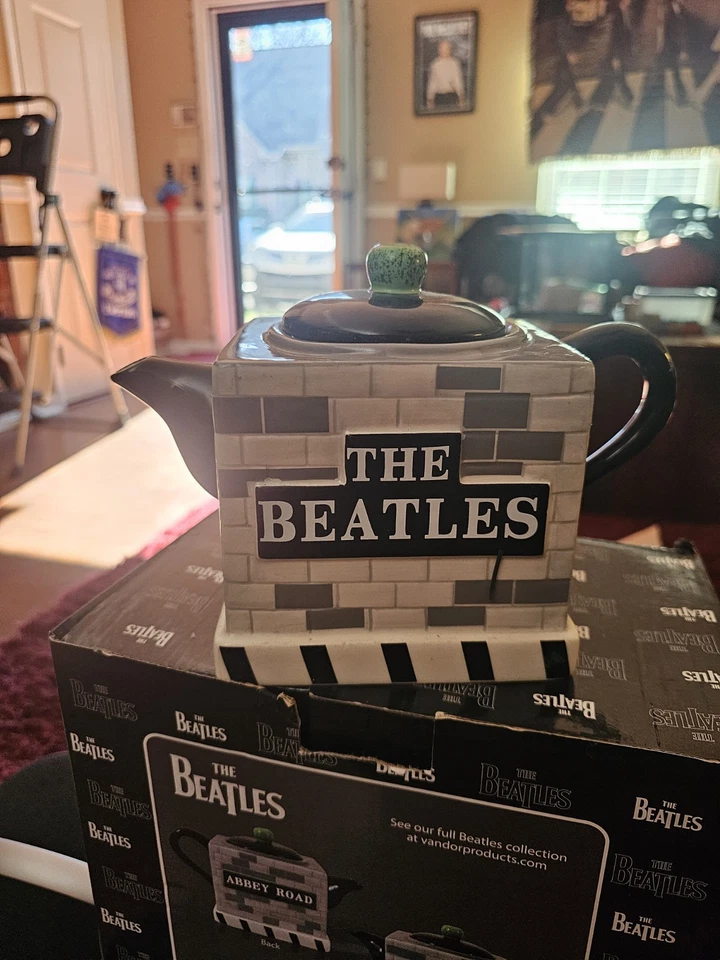 Vandor/ Apple Beatles Abbey Road - Sculpted Ceramic 48oz Teapot - Image 4 of 4