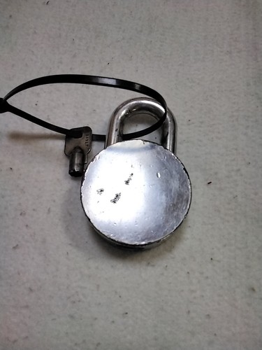 Vtg Dyna Lock Heavy Duty Padlock W/ Key Used Chrome - Picture 2 of 3