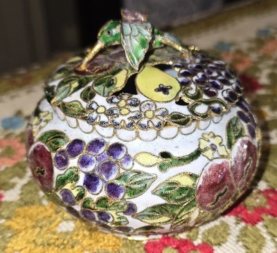 Vintage cloisonné enamel trinket dish featuring intricate open-work gold wire.