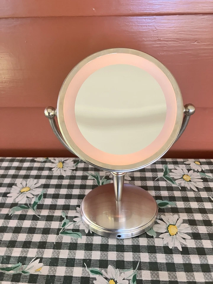 Revlon RV 970 Lighted Makeup Mirror Dual Lighted Magnifying Mirror,  Chrome Base - Image 3 of 4