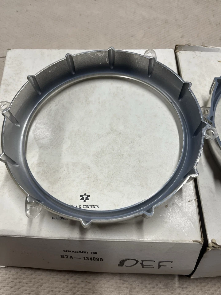 Ford Thunderbird 1957 T-Bird luz trasera lente funda anillo cromado nuevo en caja Foto 4 de 4