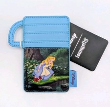 Portatarjetas de película clásica Loungefly Disney Alicia en el País de las Maravillas