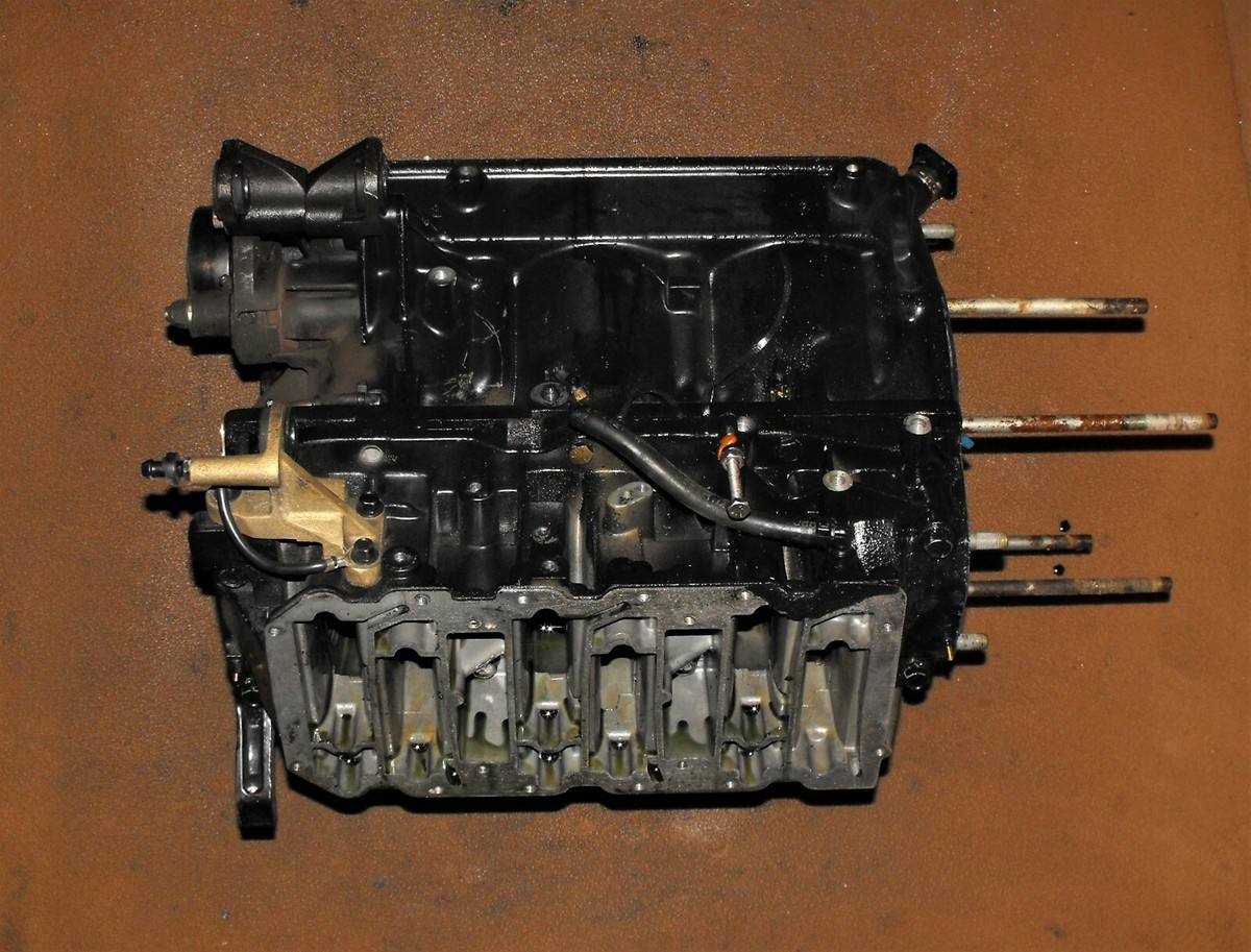 のりまきページ Mercury Mariner 150 HP DFI 2.5L Crankcase Cylinder Block