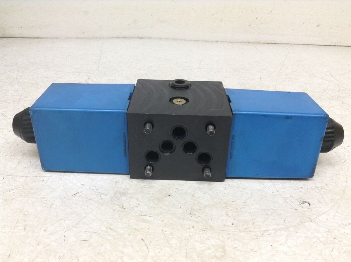Vickers DG4S4-012C-U-H-60 Hydraulic Valve 24 VDC Solenoid Vickers DG4S4-012C-U-H-60 Hydraulic Valve 24 VDC Solenoid