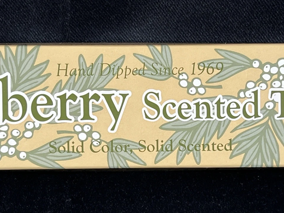 Juego de 2 velas verdes cónicas perfumadas sumergidas a mano NOS MOLE HOLLOW BAYBERRY 10" Foto 4 de 4