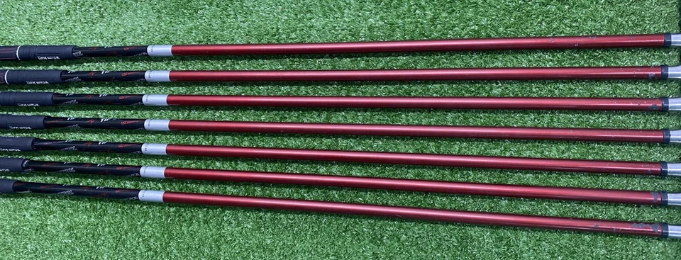 Wilson Staff Di11 Iron Set 4-PW/ RH/ Regular Graphite/ NEW GRIPS/ xx6544 - Image 3 of 4