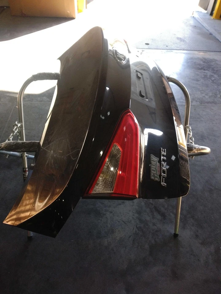 KIA Forte 2015 tapa de cubierta negra OEM usado sedán de 4 puertas 69200A7010 Foto 2 de 4