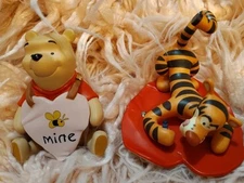 Disney Pooh and Friends Tigger Figurine & Pooh Be Mine Your Smile Makes My Heart