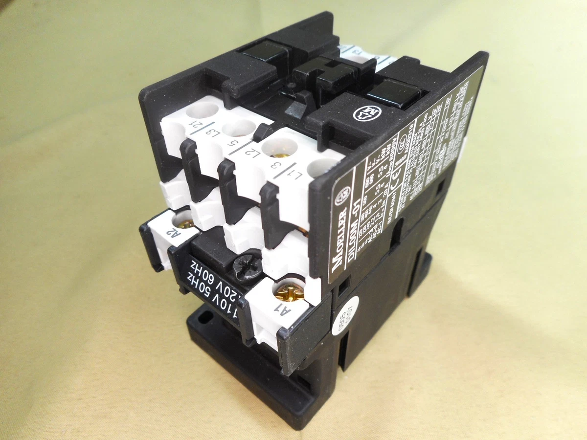 MOELLER DIL00M-01 120V relay (NIB)