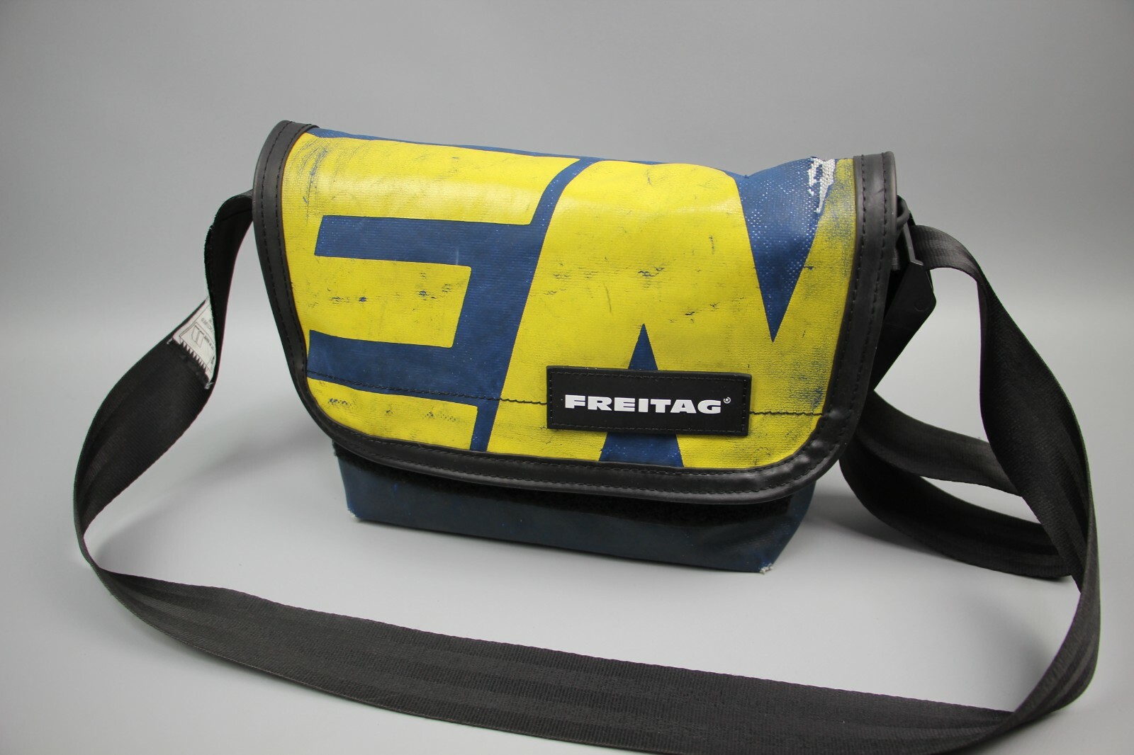 FREITAG F41 ULTRA RARE Vintag Messenger Yellow/Blue Used Pvc bag