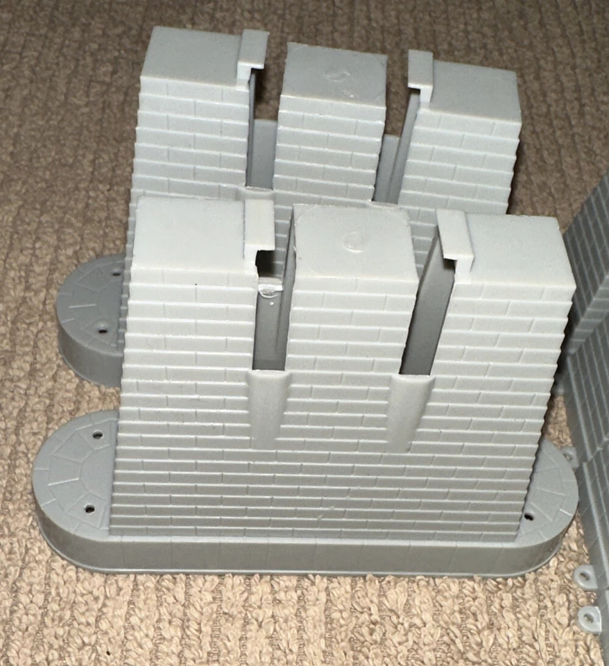 Vintage Atlas HO Scale Train Bridge Piers Risers Size 10 Track Supports 70 Pcs - Image 3 of 4