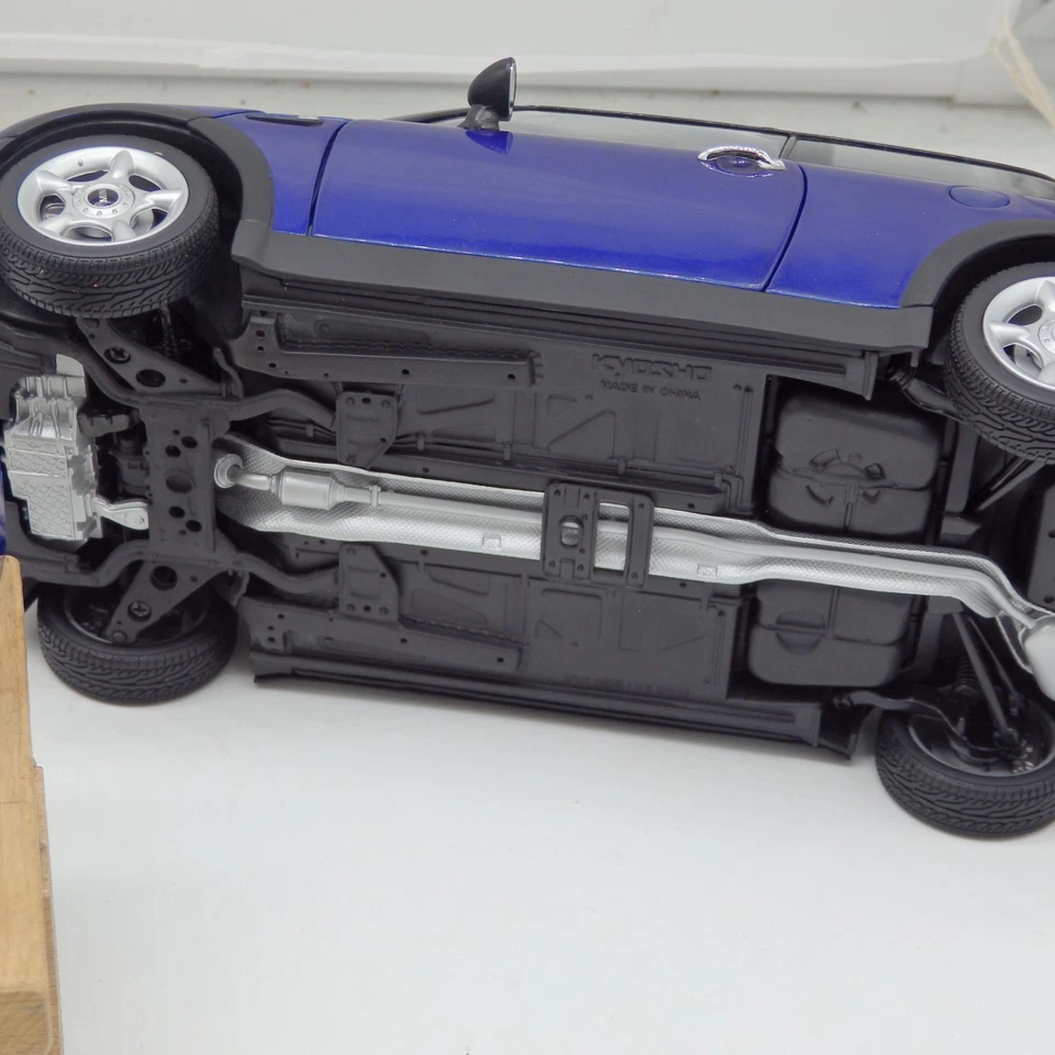 KYOSHO MINI ONE mit AERODYNAMICS PACKAGE PARTS -Blau 1:18 80430148552 - Bild 3 von 4