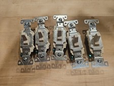 Eaton Wiring Devices CSB120LA - Switch Toggle SP 20A 120/277V B/S Lot Of 5