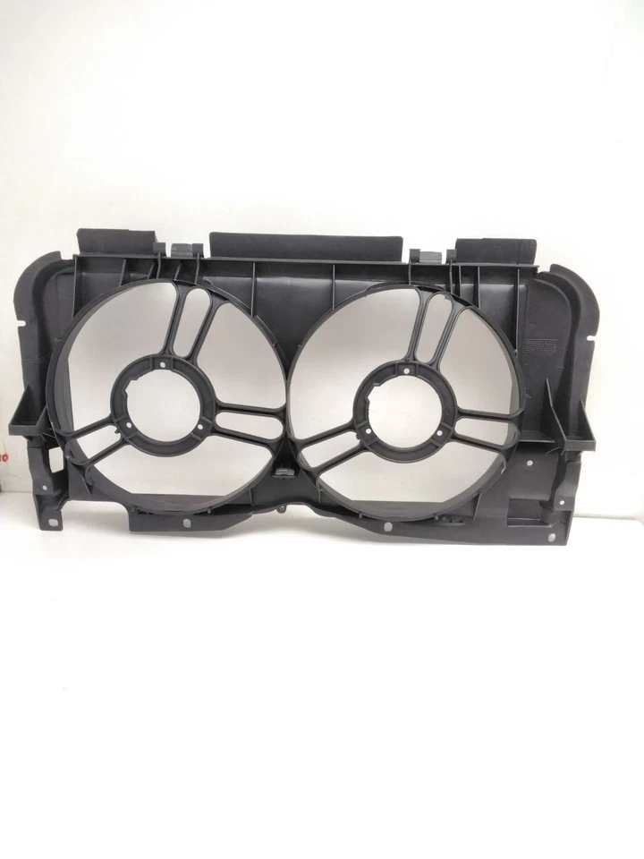 P124 GRILLE DE RADIATEUR AVANT / 2742733 POUR PEUGEOT 205 II 20A/C 1.8 DIESEL Foto 2 de 4