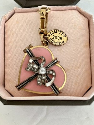 【✨️希少✨️】Juicy Couture 2009 限定版 チョコレートチャーム Juicy Couture 2009 Limited Edition Pink Valentine Box Of