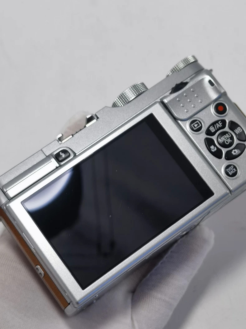 Fujifilm Fuji X Series X-M1 16.3MP Mirrorless Digital Camera Body